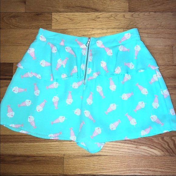 Mint green ice cream sundae shorts. Size Small - Picture 6 of 7